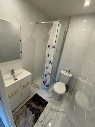 Petit Studio Entierement Renove Le Cannet
