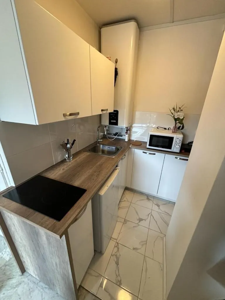 Petit Studio Entierement Renove Le Cannet Apartmán